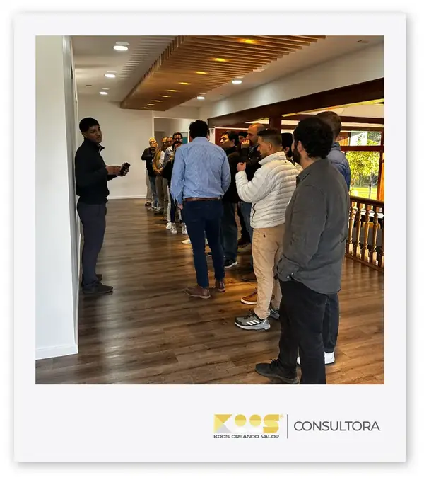 Equipo KOOS en ciclo de trabajo colaborativo